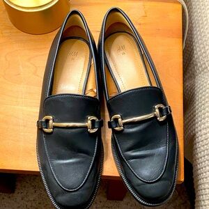 Black horse but loafers flats